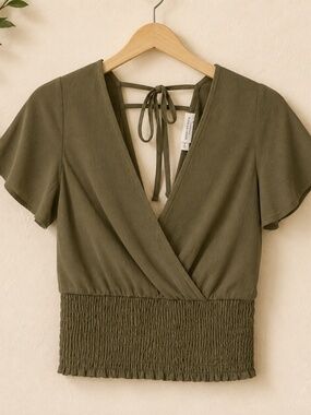 Paper Crane Green Cropped Fluttered Short Sleeve Smocked Waist Top Blouse XS
